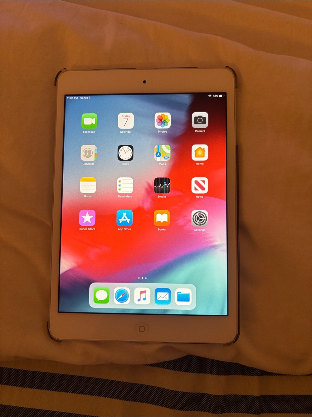 Apple iPad Mini in White and Silver